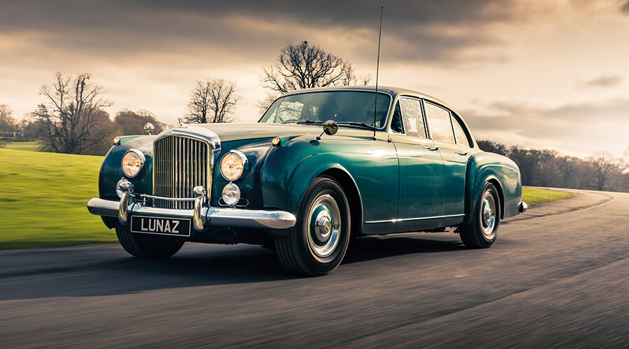 宾利Continental Flying Spur EV：古装绅士面向未来