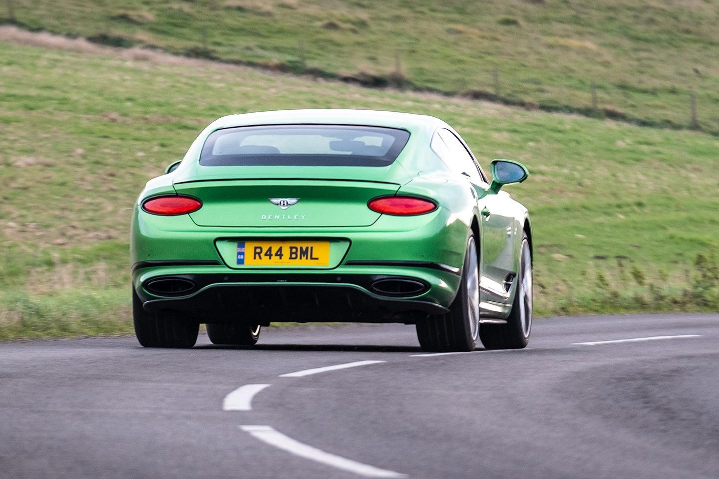 宾利 GT Speed vs 保时捷 911 Turbo S (992)