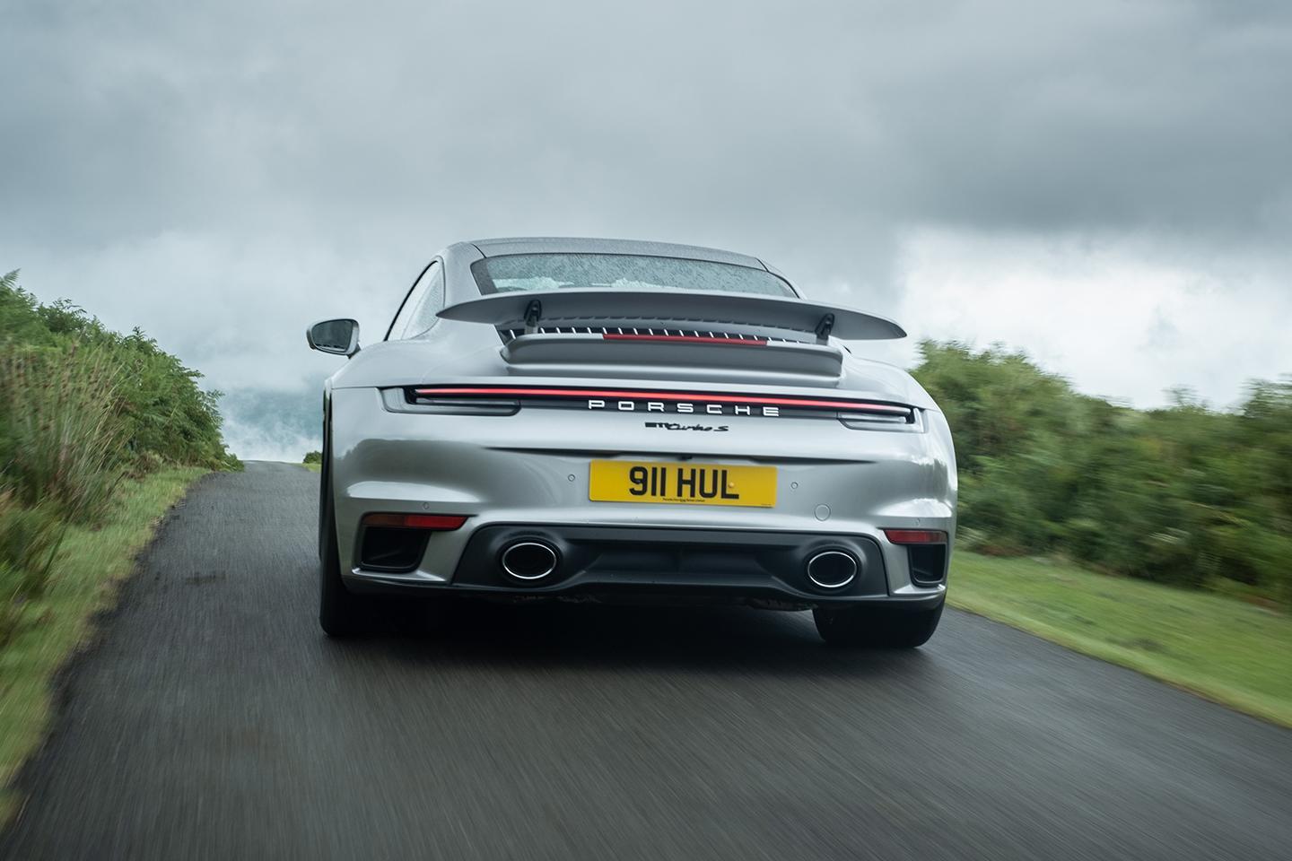 宾利 GT Speed vs 保时捷 911 Turbo S (992)