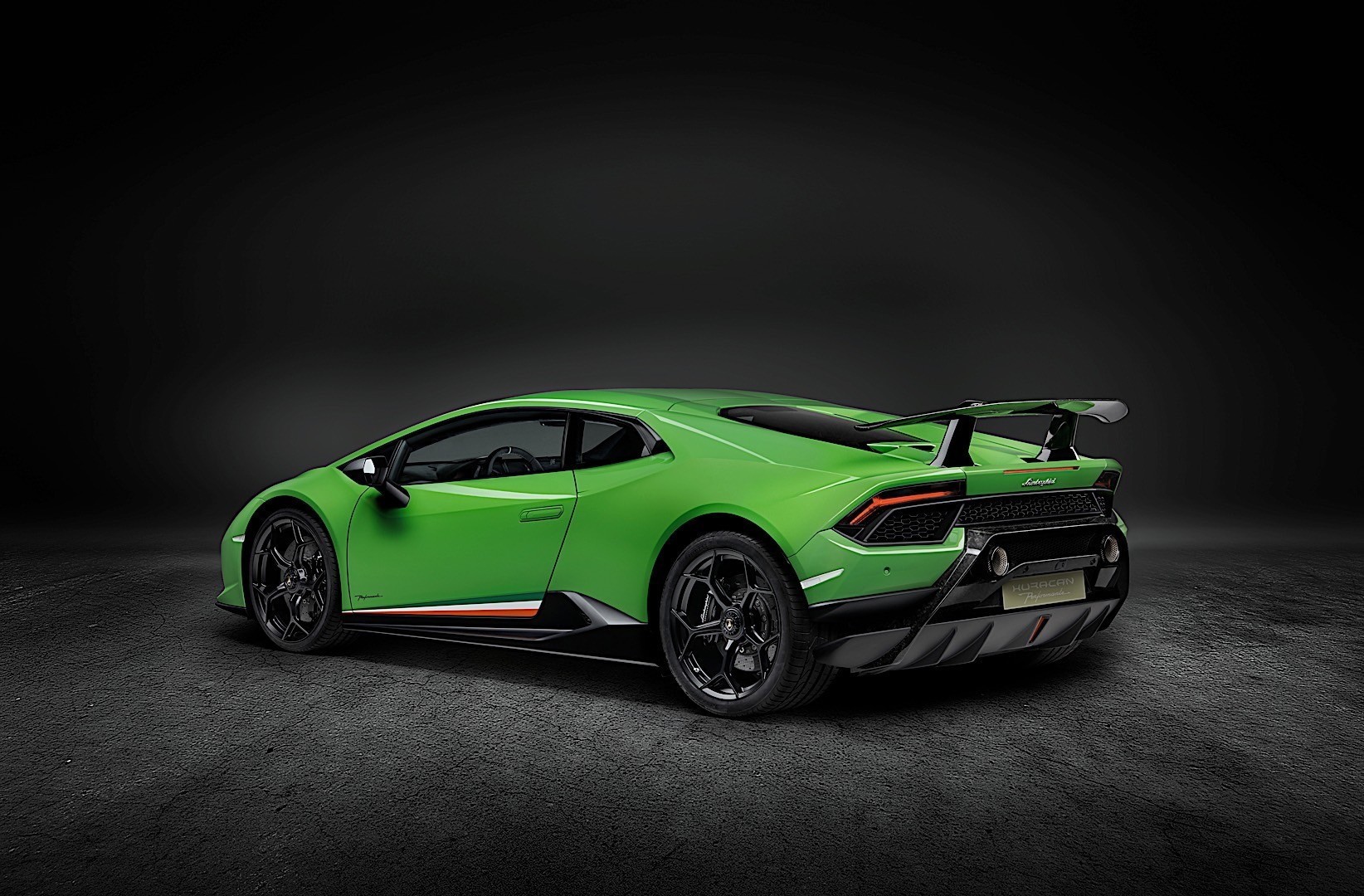 Hot Performante 版本为兰博基尼 Urus 增添了大量数字特征