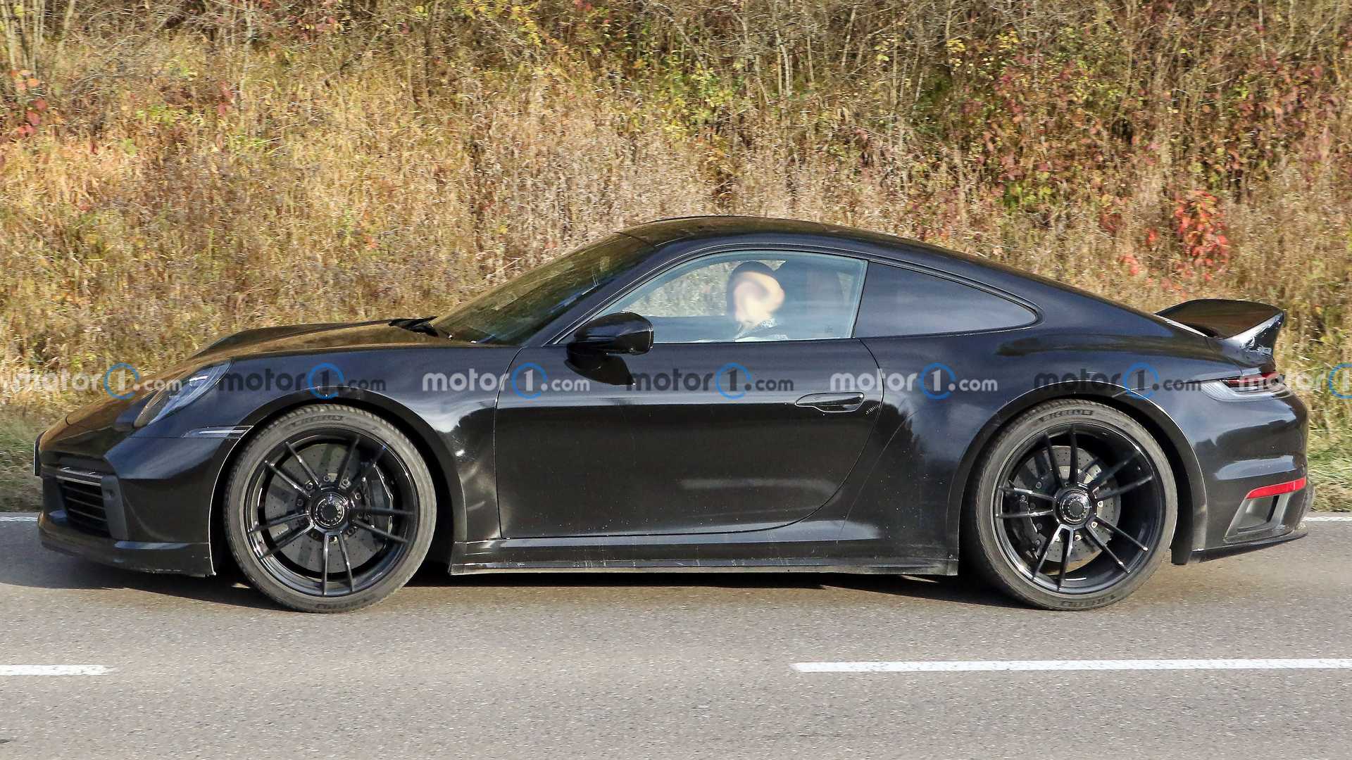 保时捷 911 Sport Classic 轻装上路