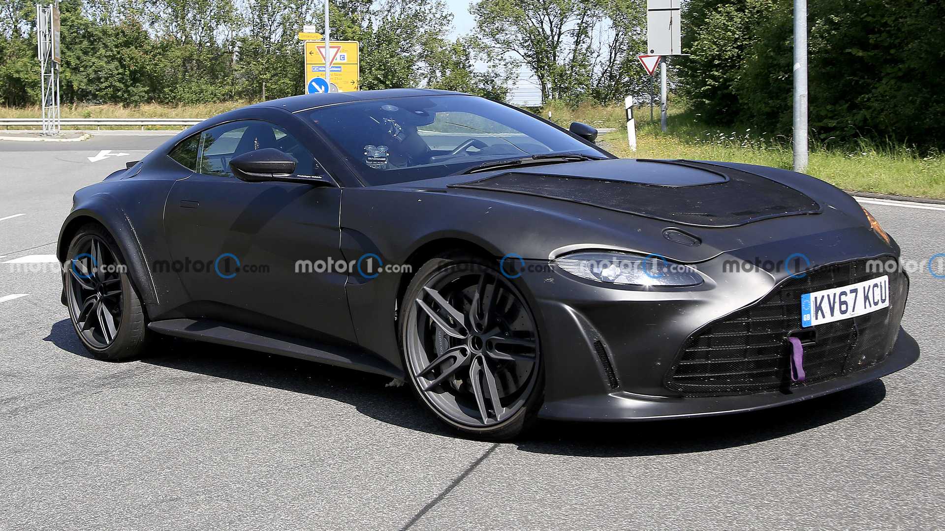 阿斯顿马丁 V12 Vantage最新预告发布 或命名Vantage RS 