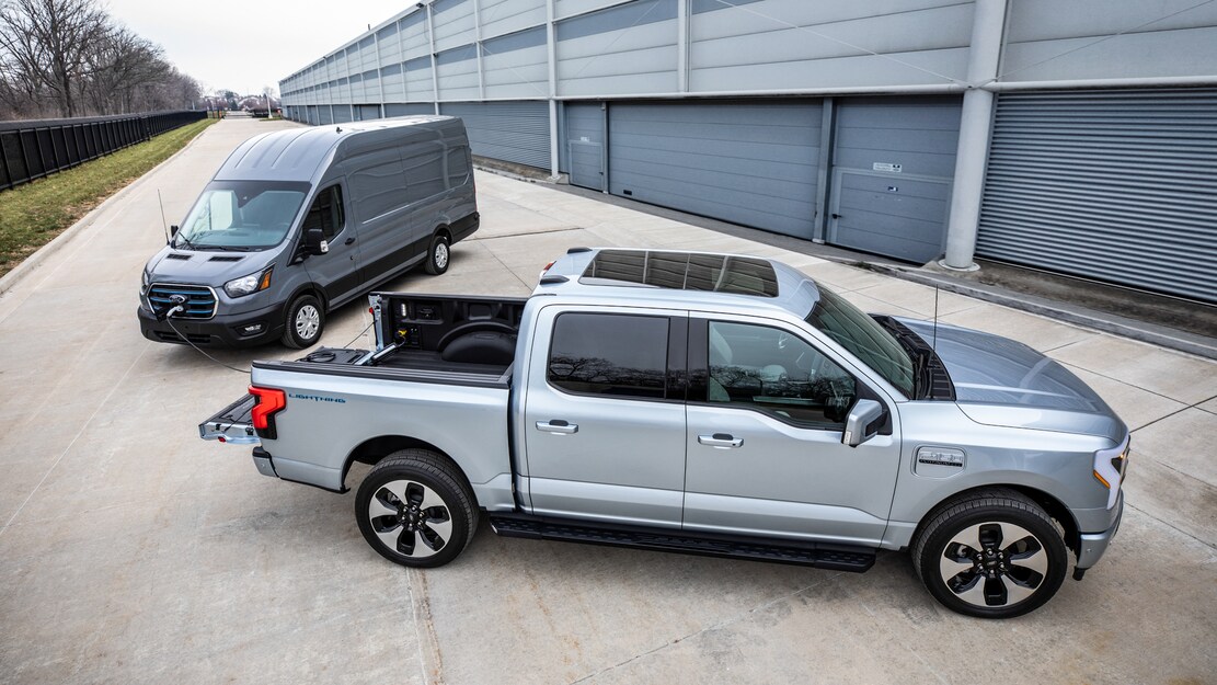 2022 福特 F-150 PowerBoost Hybrid 和 Lightning EV 可为其他电动汽车充电