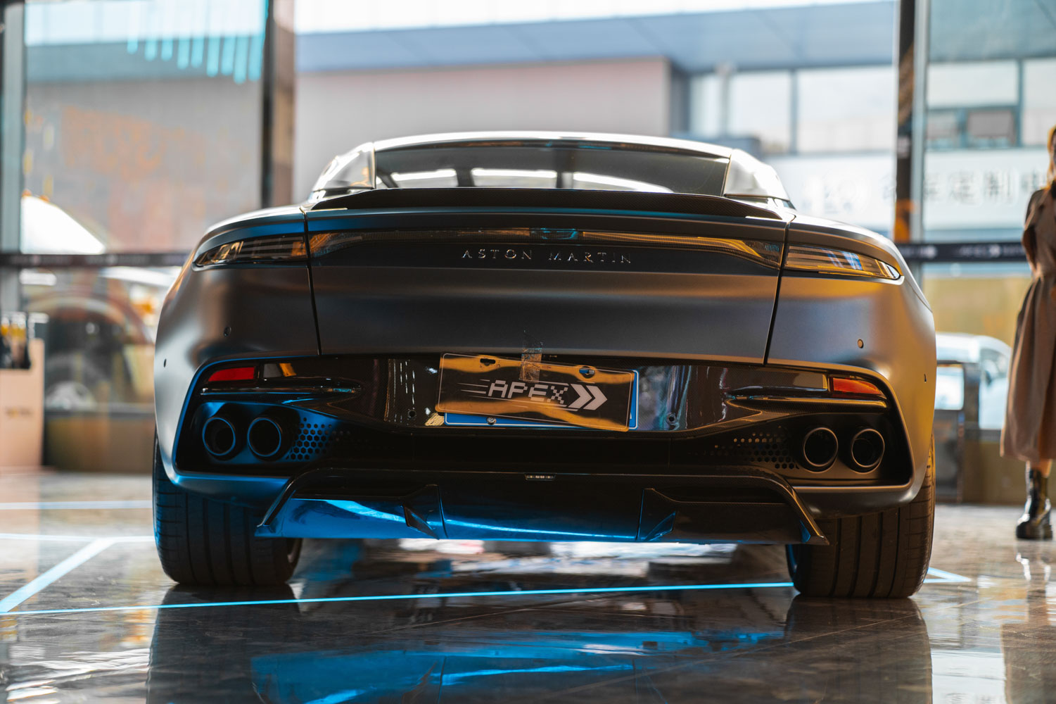 阿斯顿马丁 DBS Superleggera 评测：这是一款重型性能轿跑车