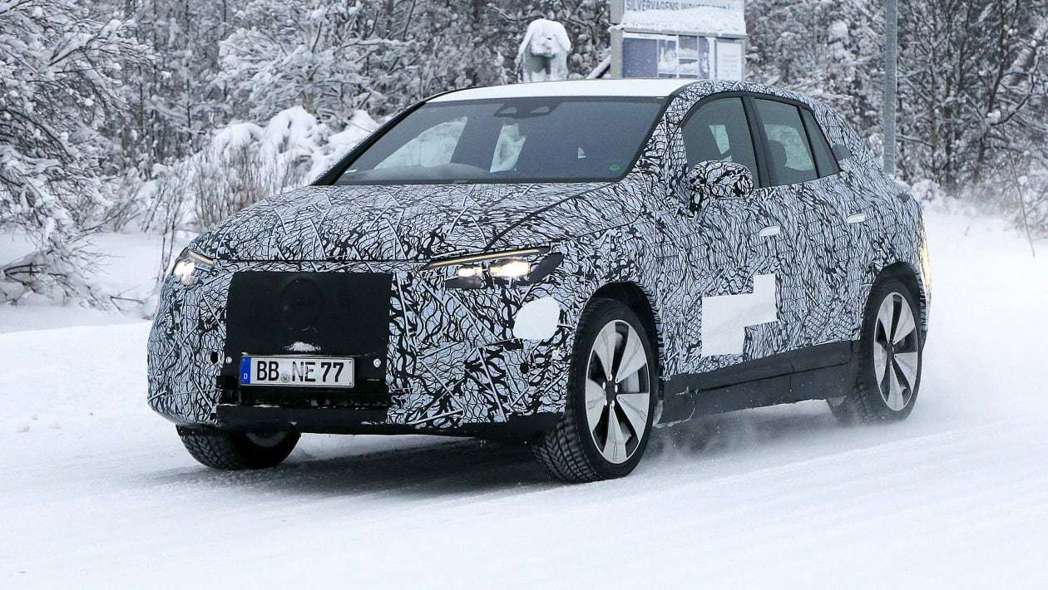 2023 Mercedes EQE运动休旅雪地测试 剑指BMW iX