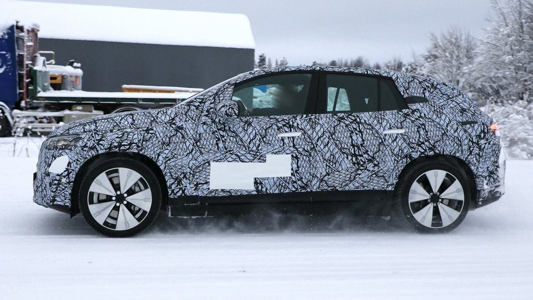 2023 Mercedes EQE运动休旅雪地测试 剑指BMW iX