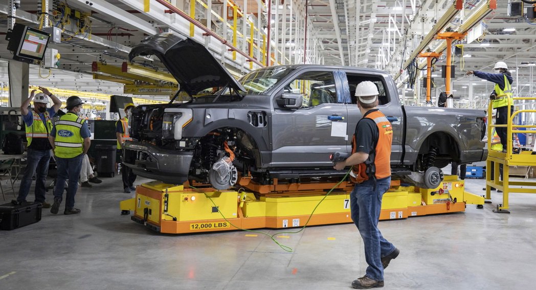福特 F-150 Lightning卖超好，原厂急增双倍产能！