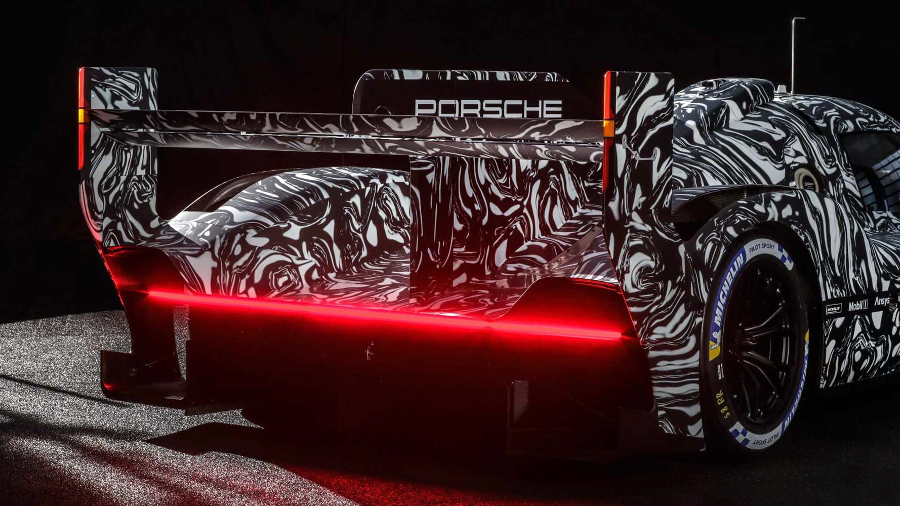 2023 年保时捷 LMDh 原型车首次上路