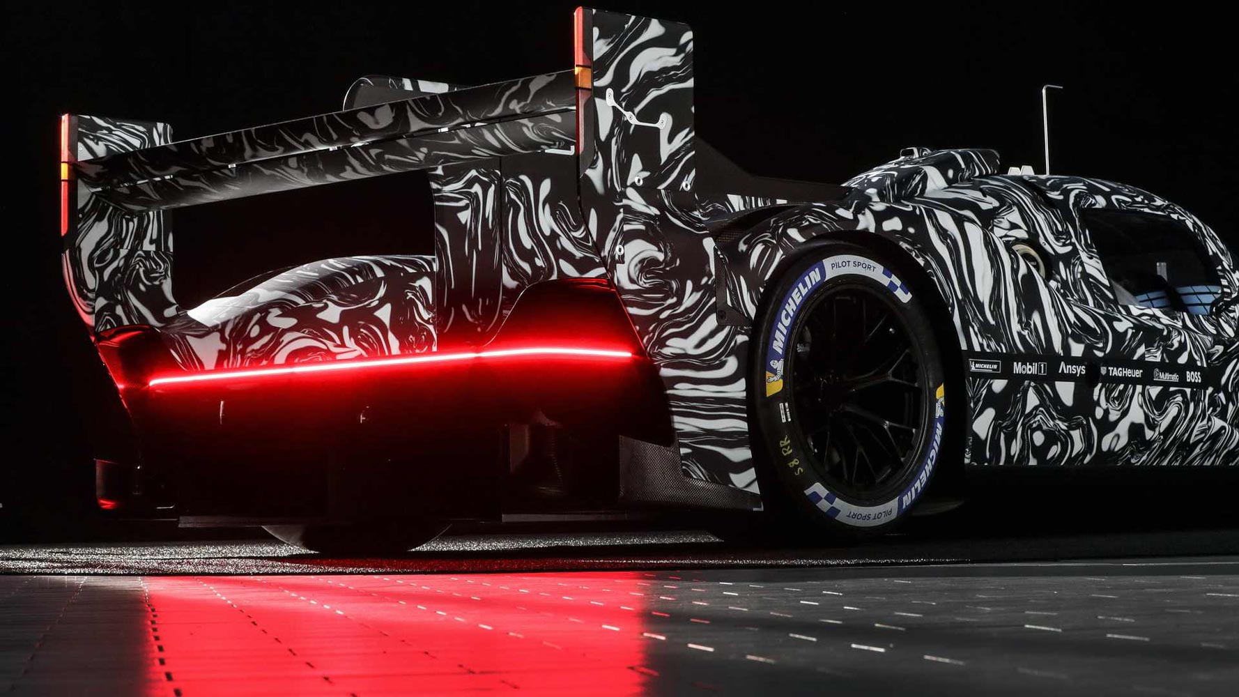 2023 年保时捷 LMDh 原型车首次上路