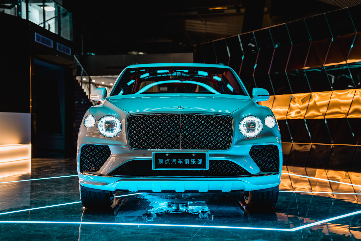 测试宾利添越 Hybrid：豪华、舒适、高效？