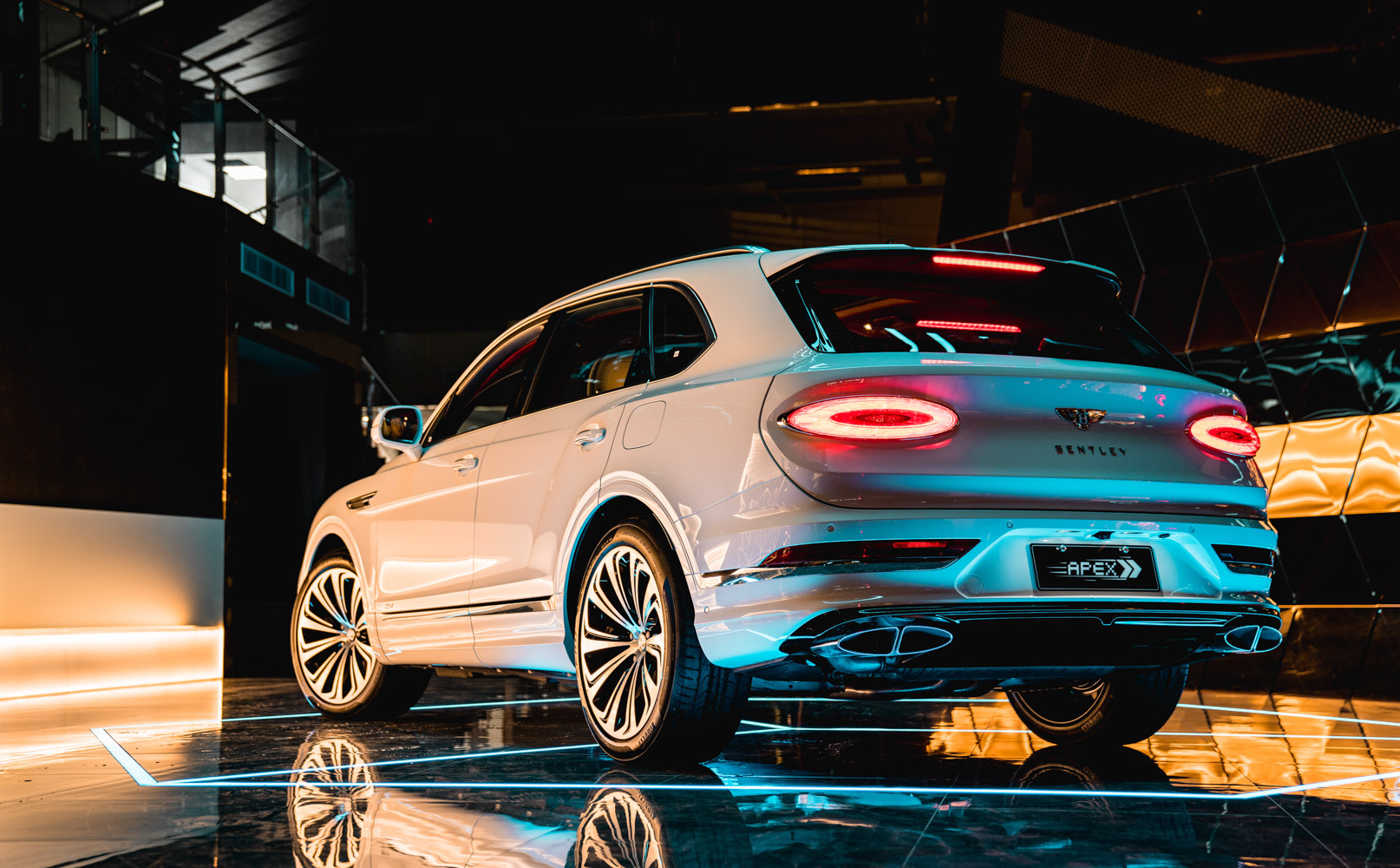 测试宾利添越 Hybrid：豪华、舒适、高效？