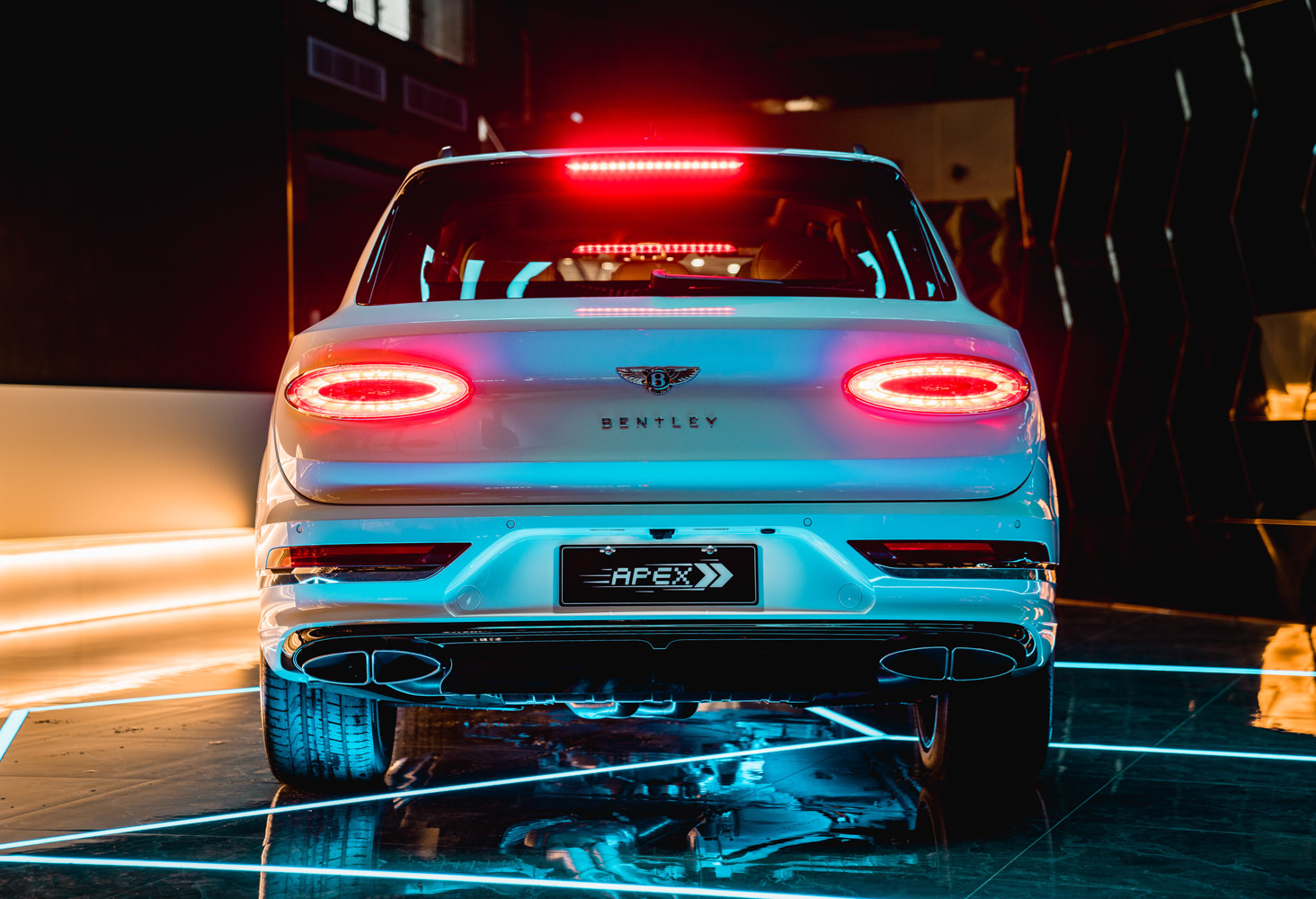 测试宾利添越 Hybrid：豪华、舒适、高效？