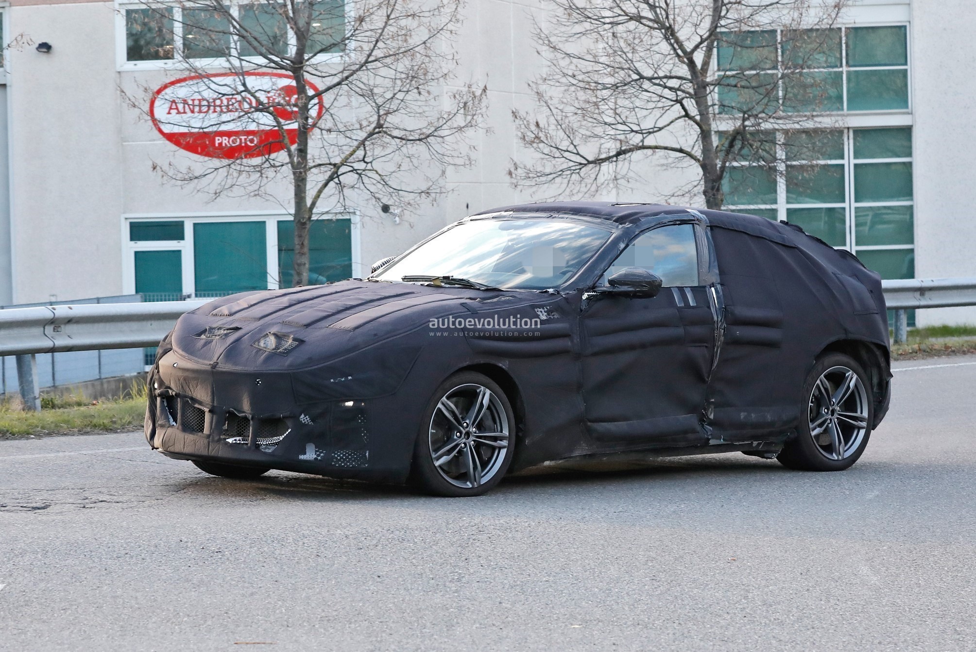 法拉利 Purosangue SUV 将于 2022 年投产