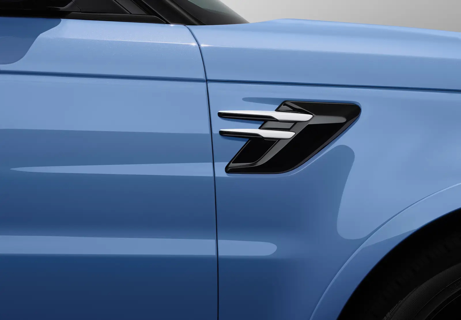 下一代路虎揽胜运动版 SVR 会配备宝马的 617-HP V8 发动机吗？