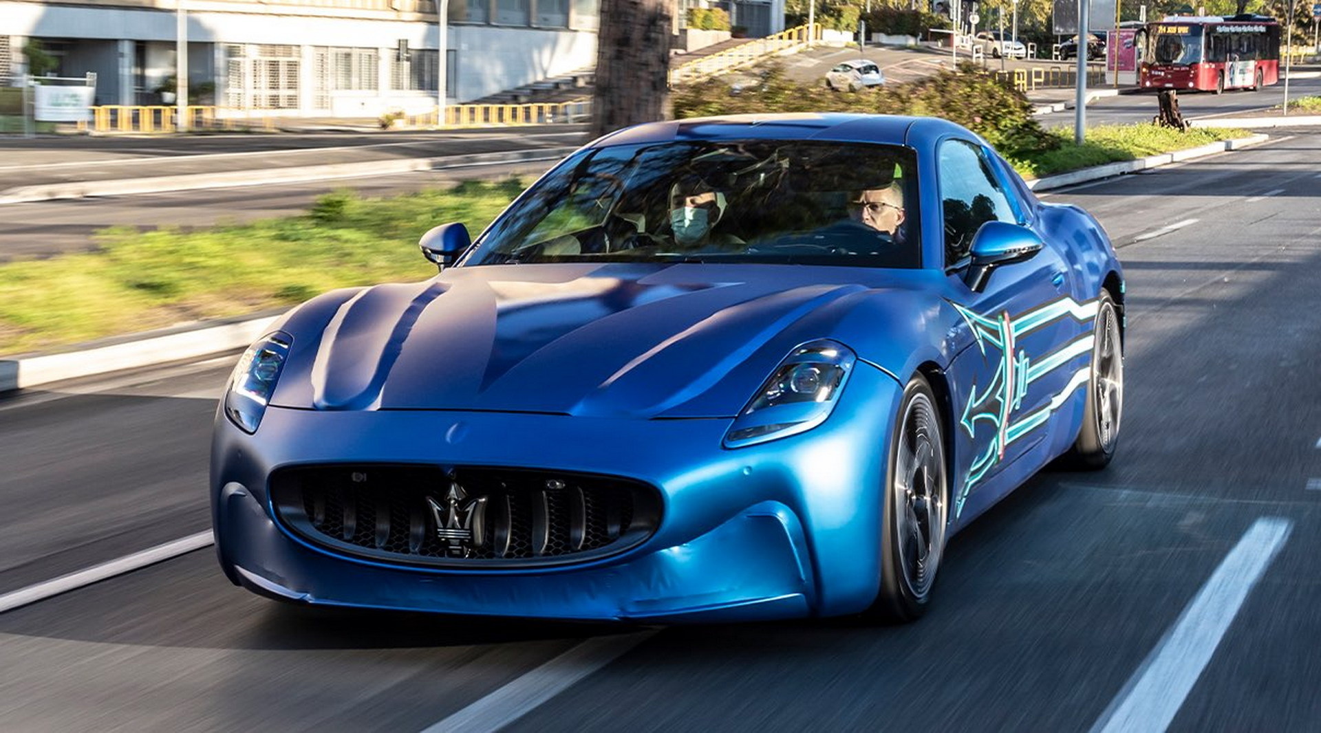 玛莎拉蒂 GranTurismo Folgore 与 Stellantis 首席执行官近距离接触