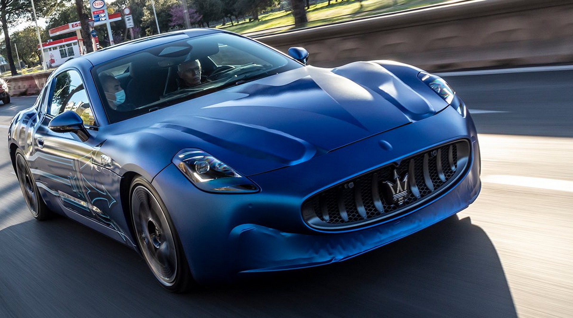 玛莎拉蒂 GranTurismo Folgore 与 Stellantis 首席执行官近距离接触