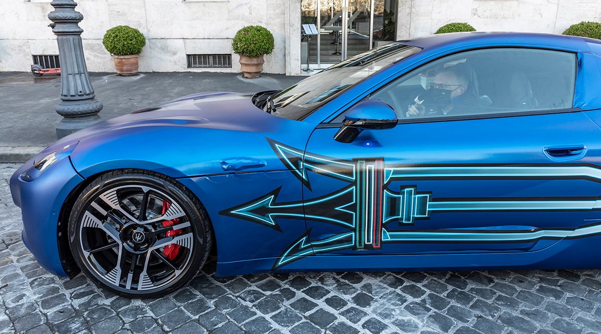 玛莎拉蒂 GranTurismo Folgore 与 Stellantis 首席执行官近距离接触