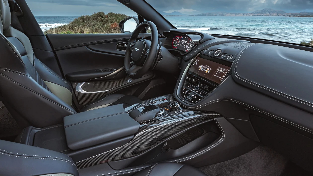  2022阿斯顿马丁 DBX707回顾——保时捷的 Cayenne Turbo GT 是否遇到了对手？