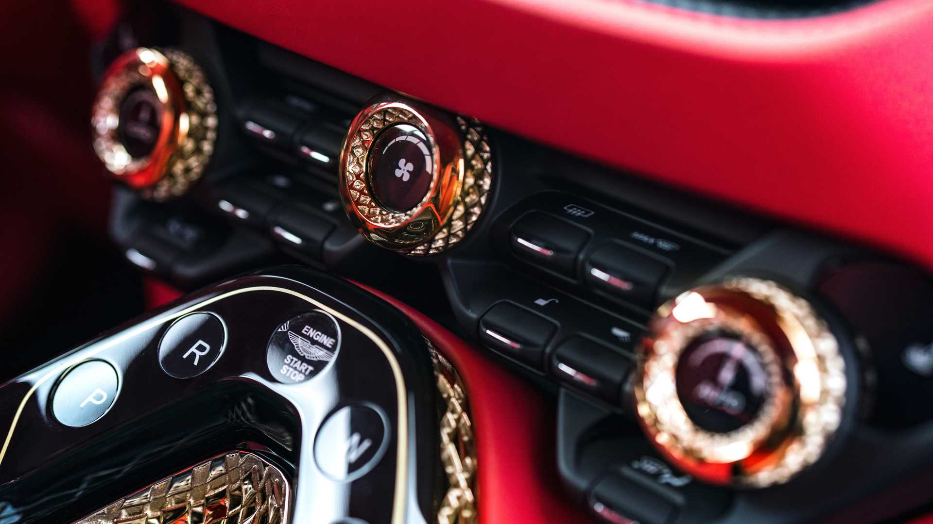 超罕见的阿斯顿马丁 DBS GT Zagato