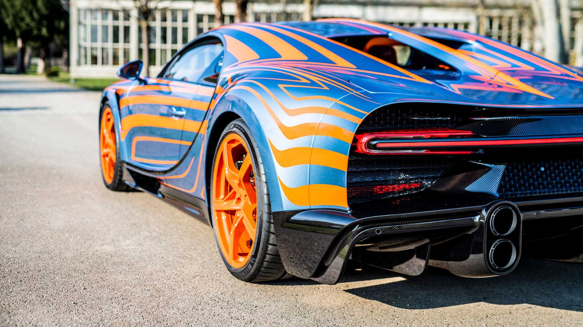 结合手绘设计 布加迪打造定制版Chiron