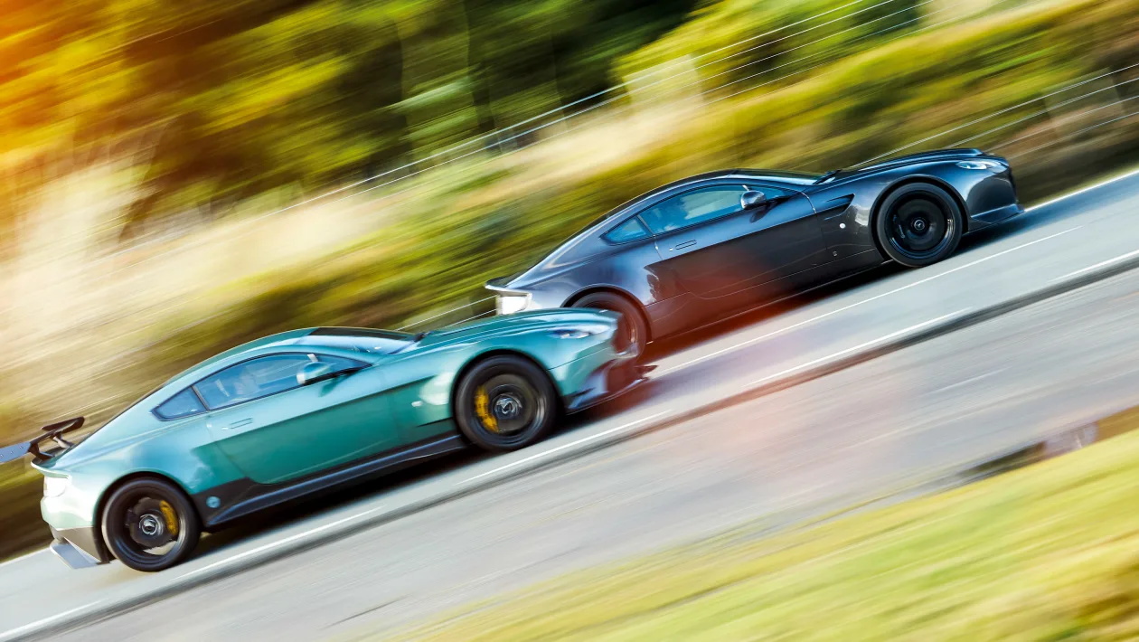 阿斯顿马丁 Vantage V600 VS 阿斯顿马丁 Vantage GT8 – 限量版阿斯顿马丁正面交锋