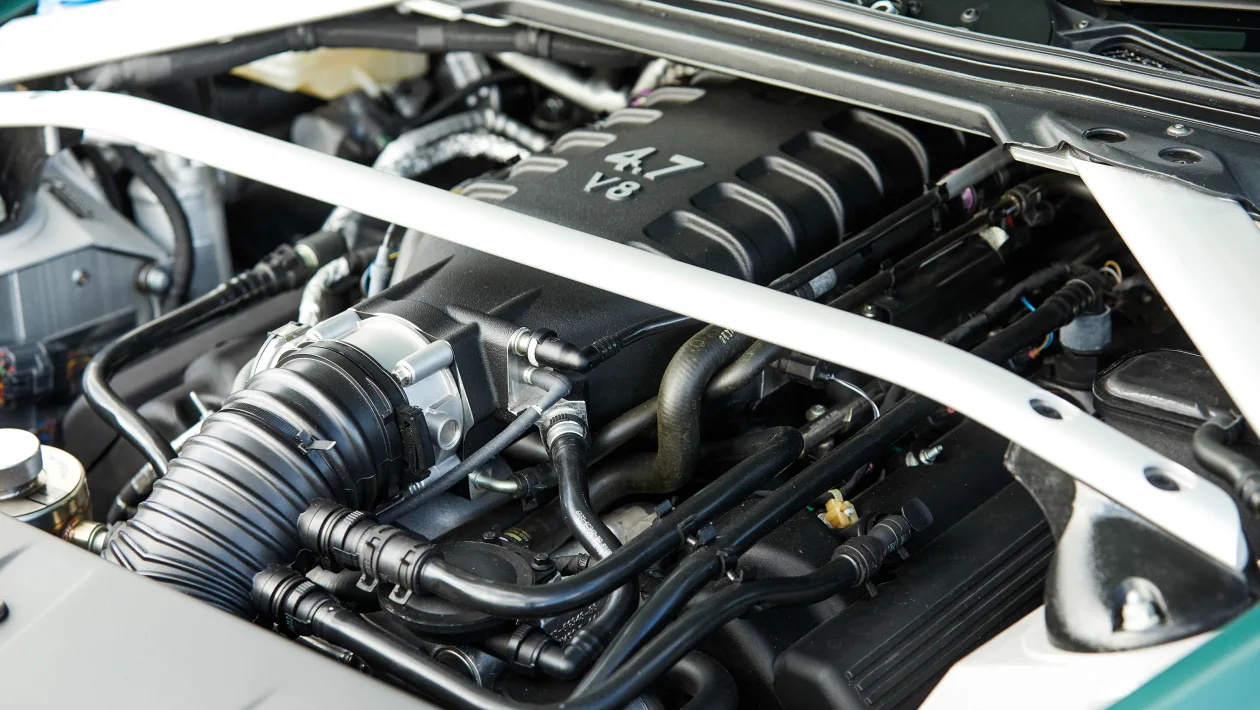 阿斯顿马丁 Vantage V600 VS 阿斯顿马丁 Vantage GT8 – 限量版阿斯顿马丁正面交锋