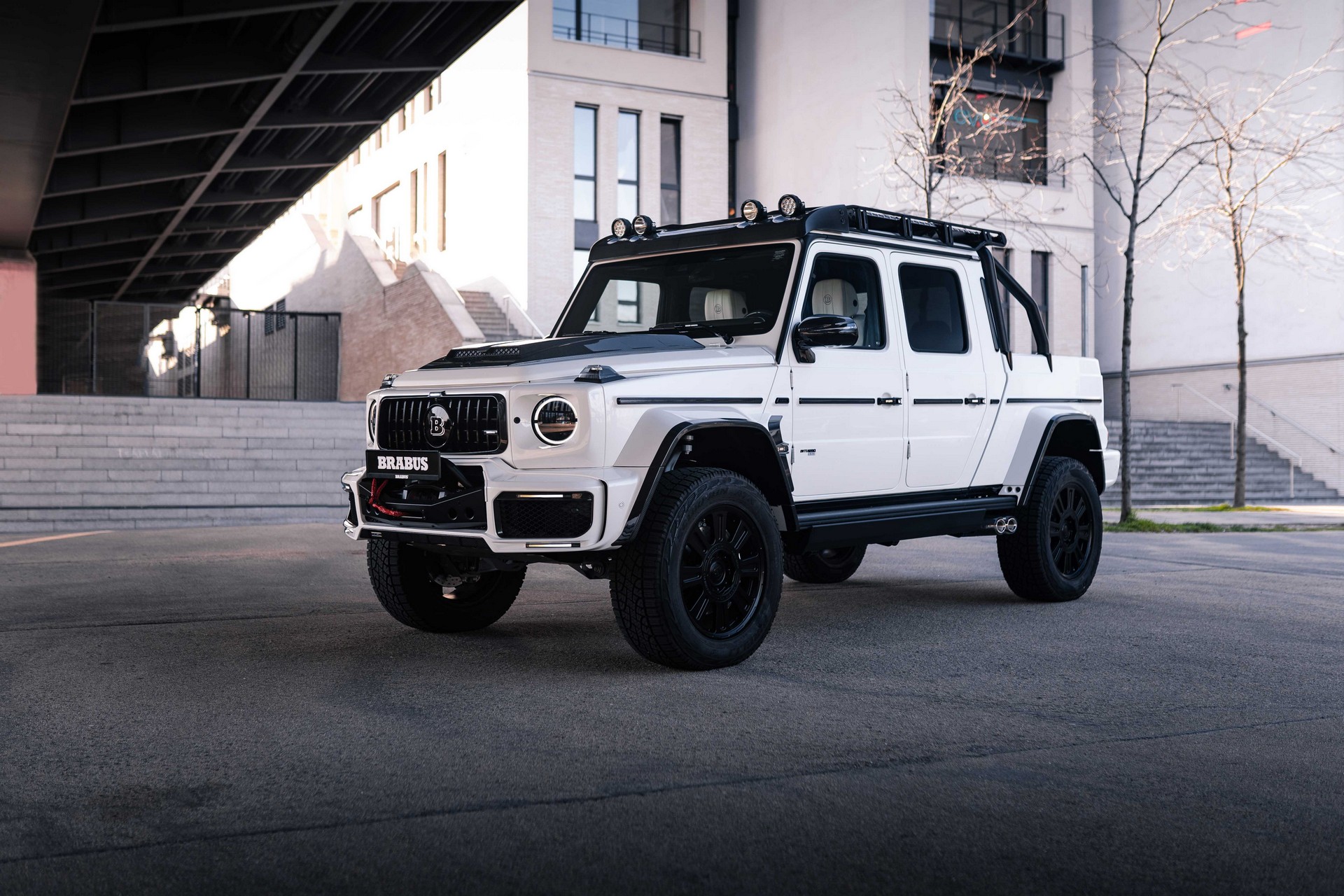 Brabus 创造了其最新的 800 XLP G 级冒险，被称为“Superwhite”