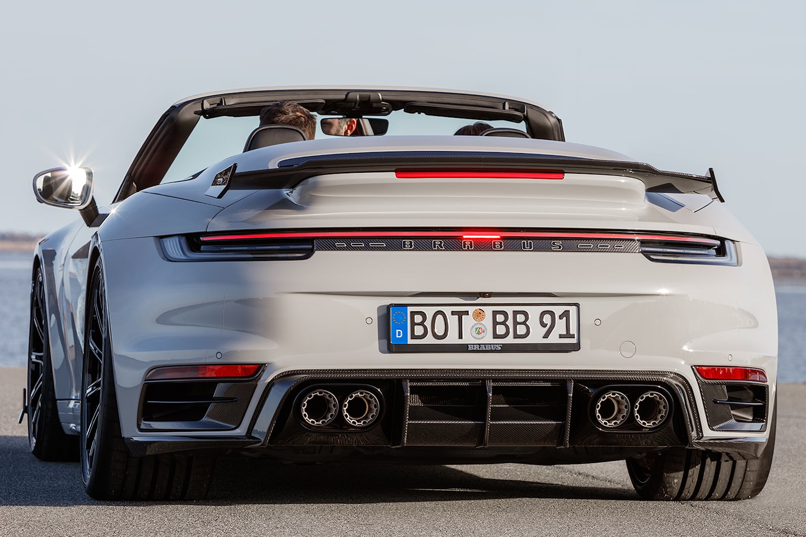 Brabus发布时速340公里的保时捷 911 Turbo S