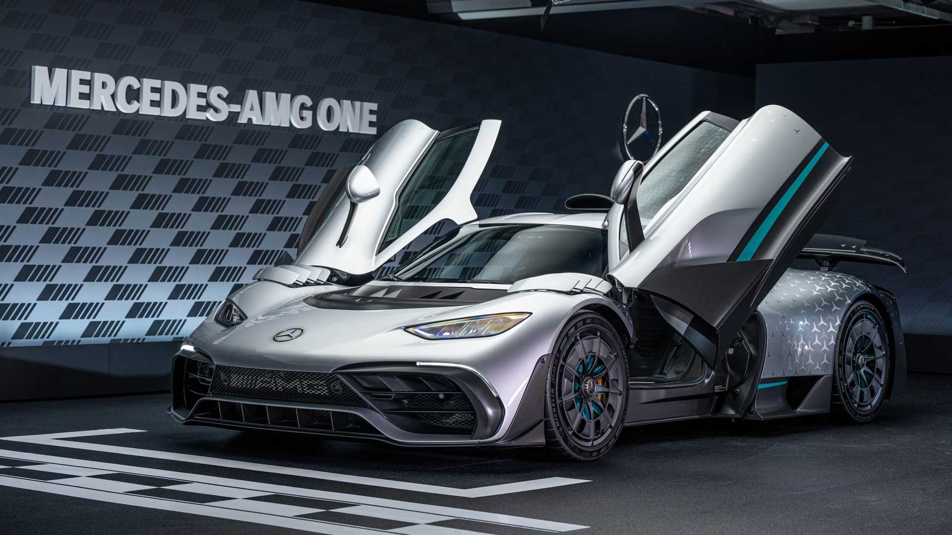 2023年梅赛德斯-AMG One 首次亮相：F1 动力 1049 马力 时速352公里/小时