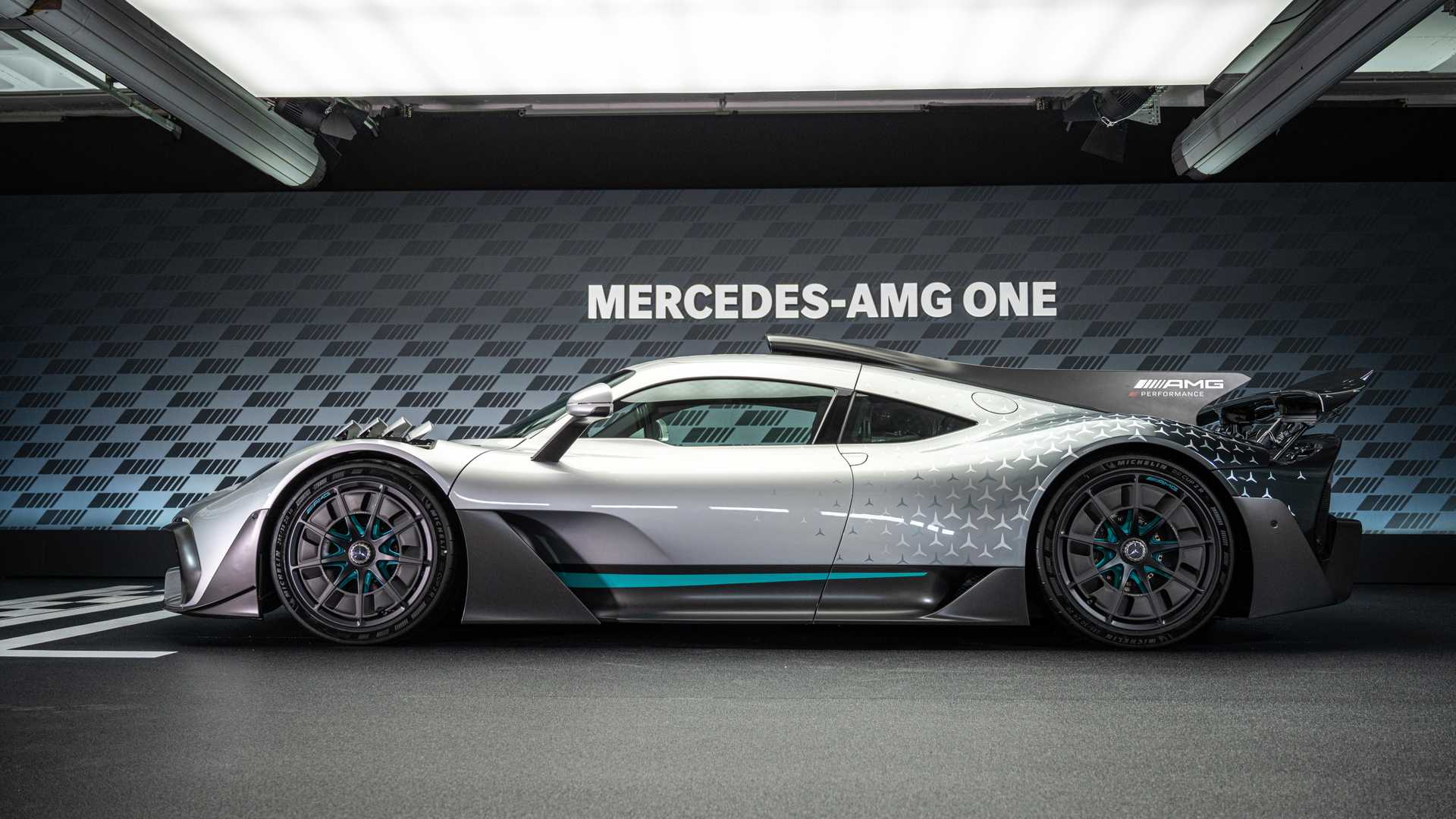 2023年梅赛德斯-AMG One 首次亮相：F1 动力 1049 马力 时速352公里/小时