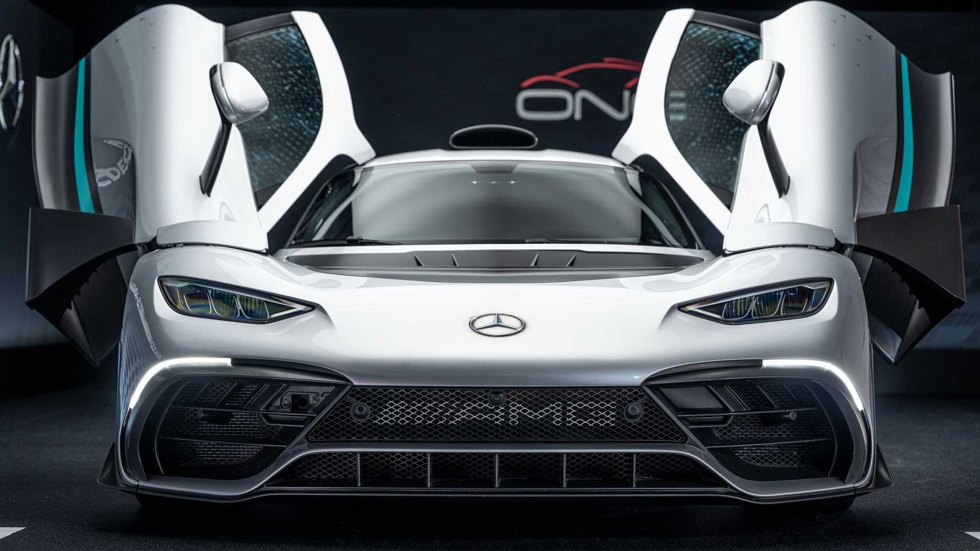 2023年梅赛德斯-AMG One 首次亮相：F1 动力 1049 马力 时速352公里/小时
