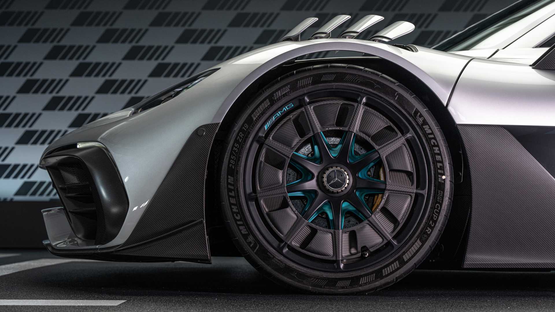 2023年梅赛德斯-AMG One 首次亮相：F1 动力 1049 马力 时速352公里/小时