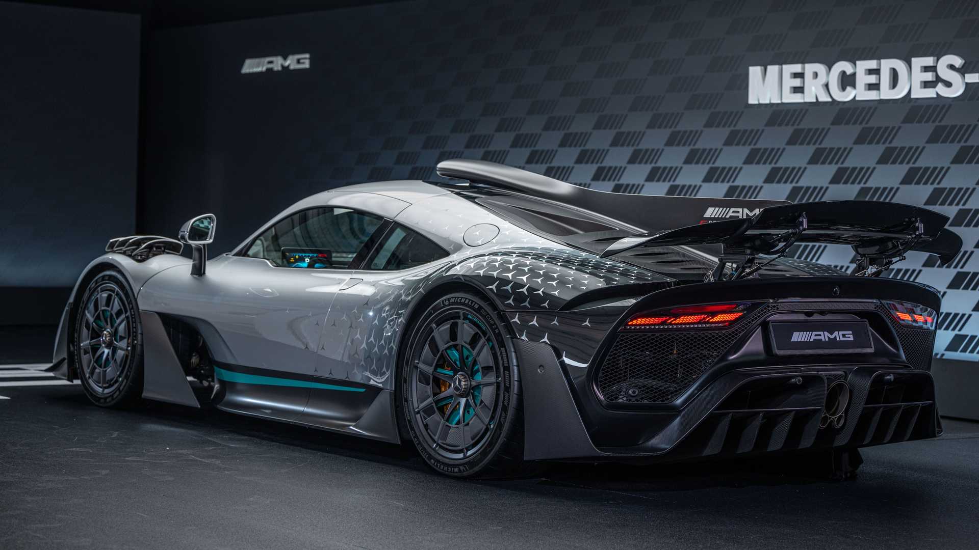 2023年梅赛德斯-AMG One 首次亮相：F1 动力 1049 马力 时速352公里/小时