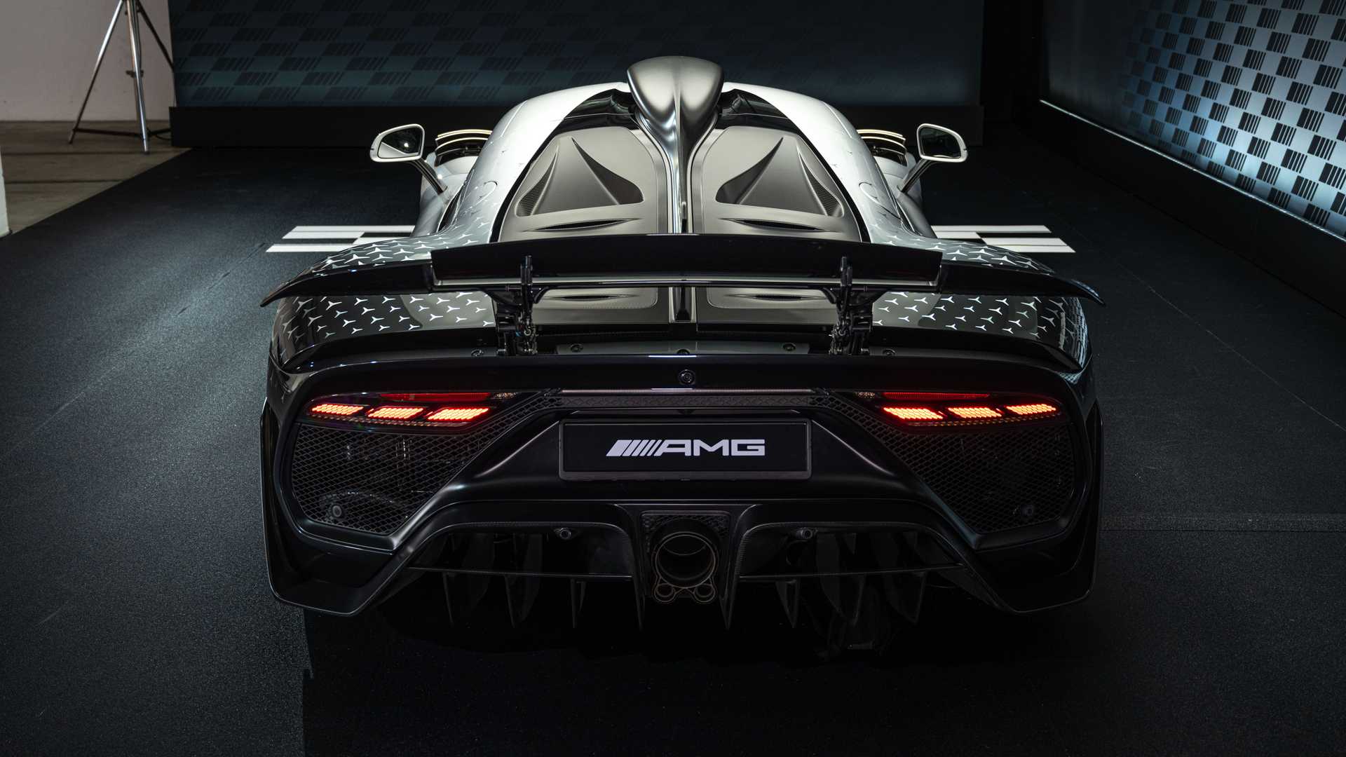 2023年梅赛德斯-AMG One 首次亮相：F1 动力 1049 马力 时速352公里/小时
