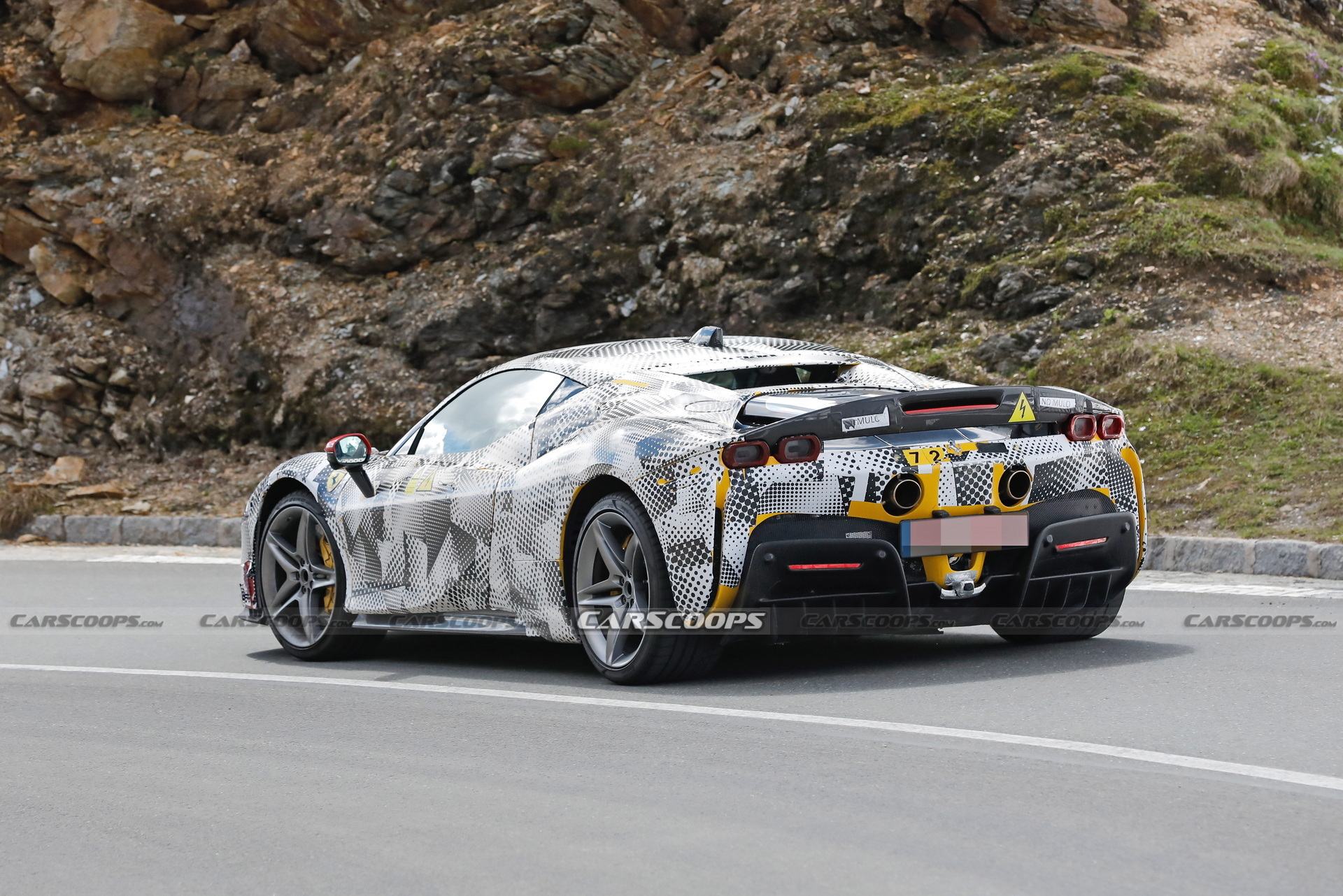 高性能法拉利 SF90 与新型 Hypercar Mule 一起进行测试