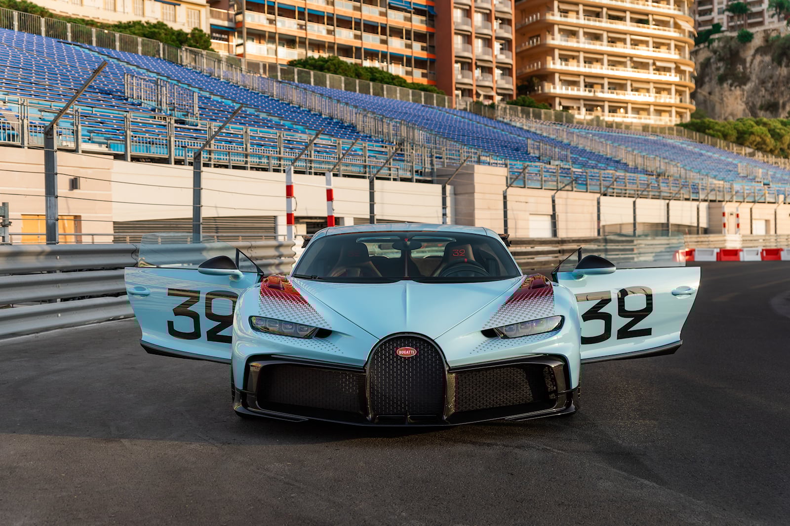 布加迪在摩纳哥推出特别版 Chiron