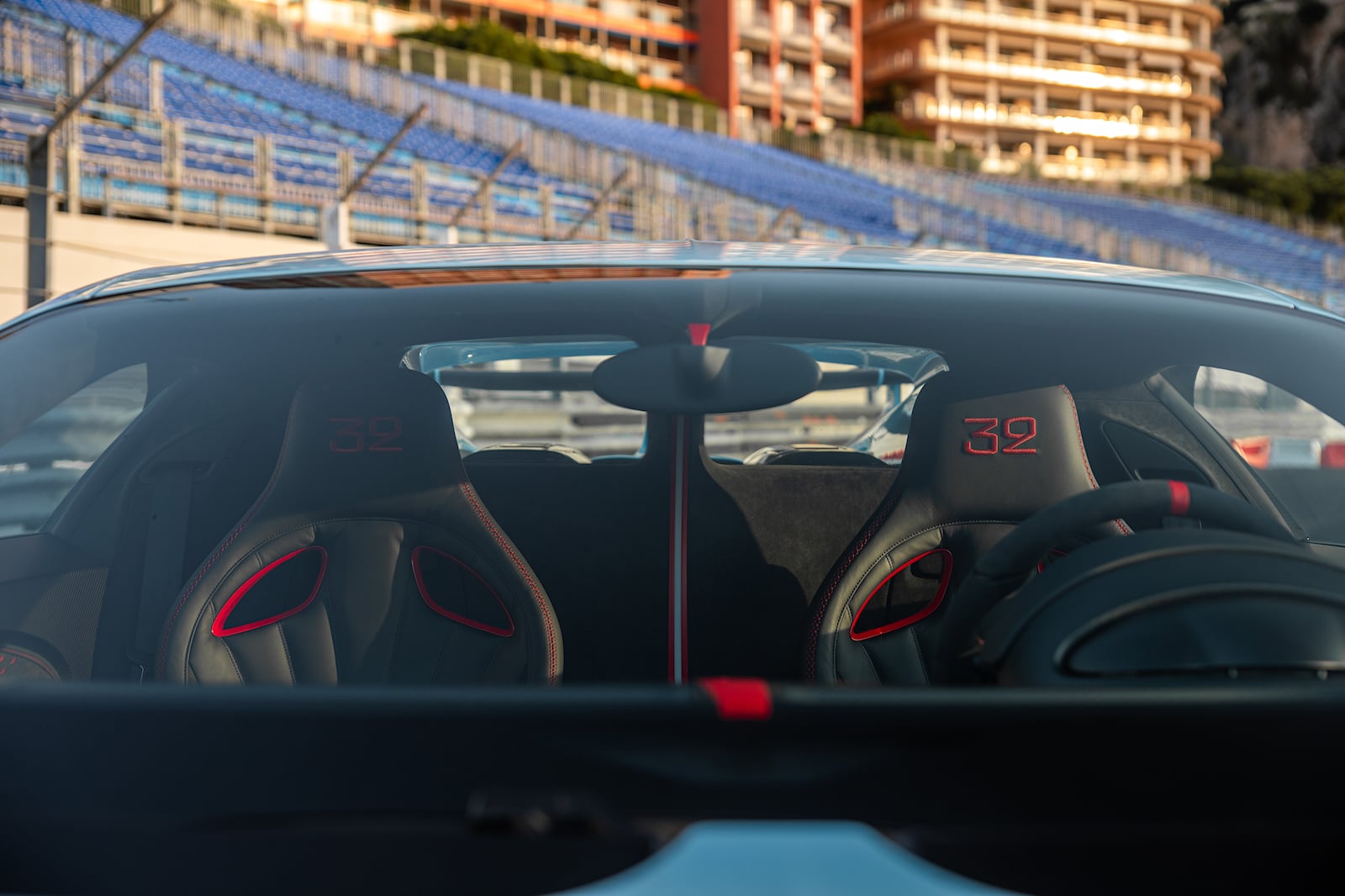 布加迪在摩纳哥推出特别版 Chiron
