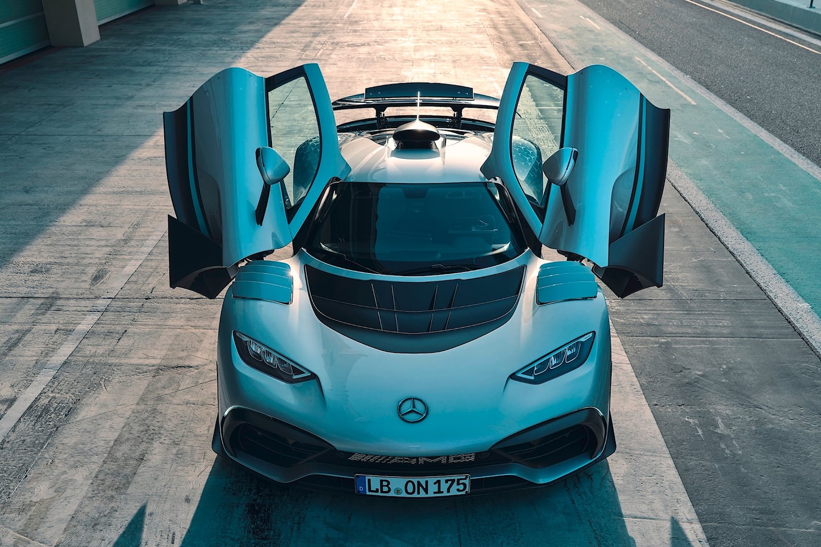 IWC万国推出梅赛德斯-AMG ONE特别款腕表 车主优先购买