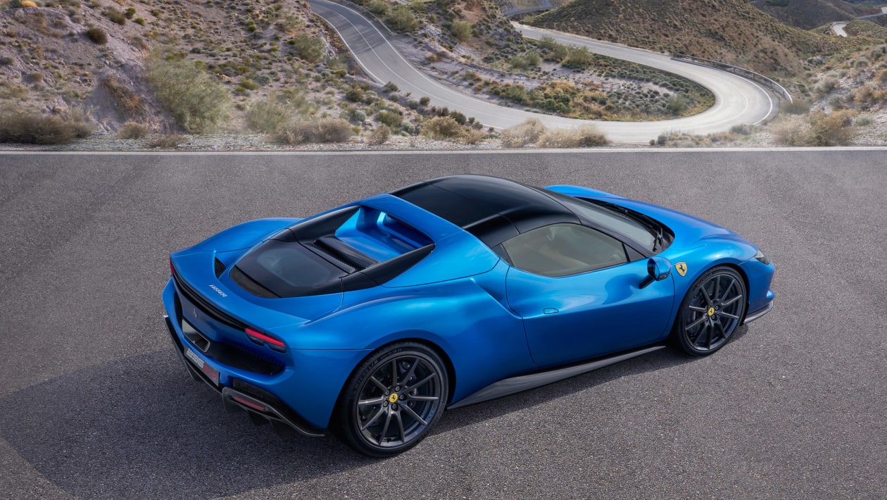 全新法拉利 296 GTS 亮相——迈凯伦 720S Spider 的新竞争对手