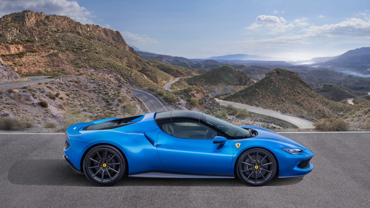 全新法拉利 296 GTS 亮相——迈凯伦 720S Spider 的新竞争对手