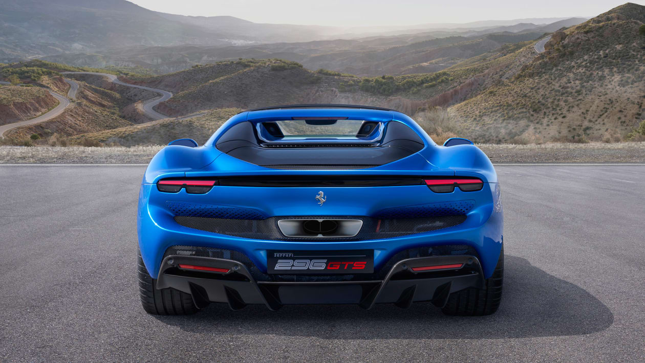 全新法拉利 296 GTS 亮相——迈凯伦 720S Spider 的新竞争对手