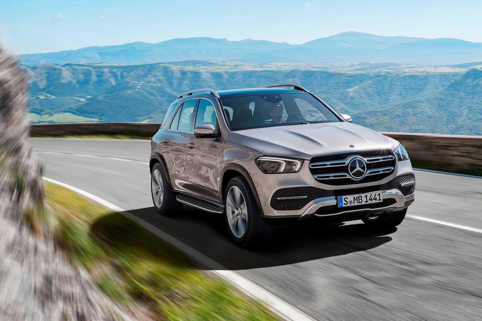 梅赛德斯-奔驰推出 GLE SUV 庆祝 AMG 55周年
