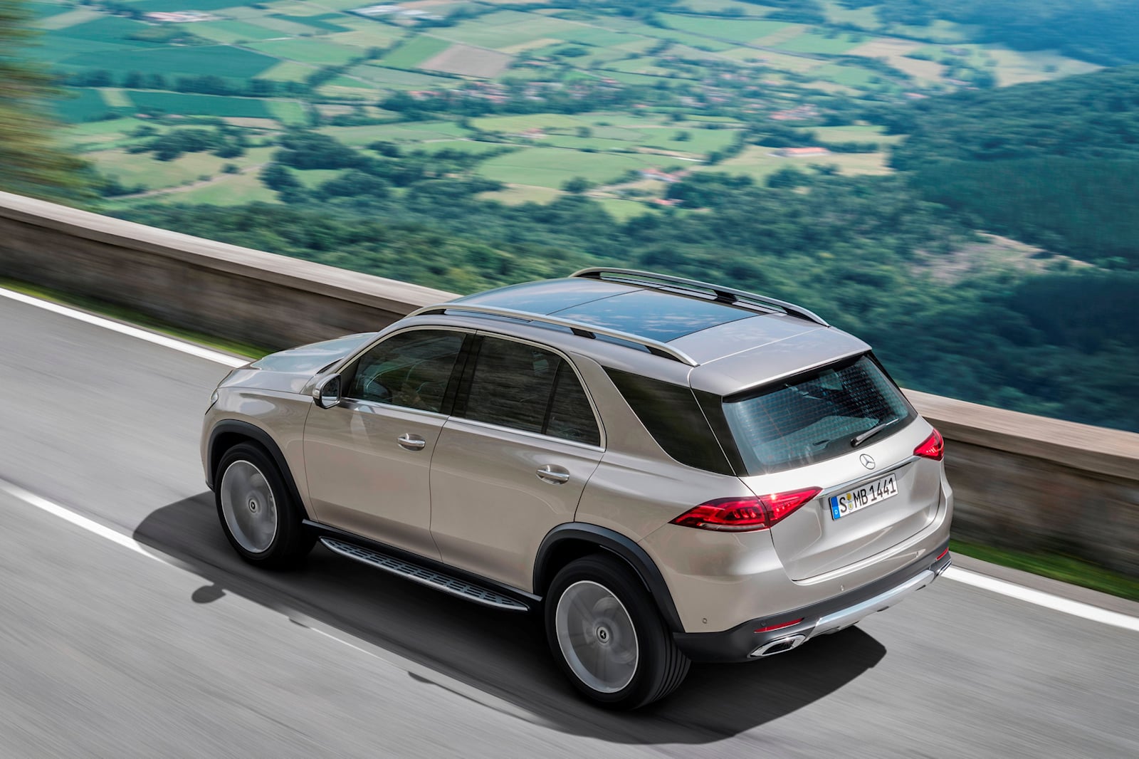梅赛德斯-奔驰推出 GLE SUV 庆祝 AMG 55周年
