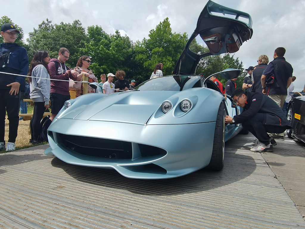 帕加尼Huayra Codalunga全球首次亮相