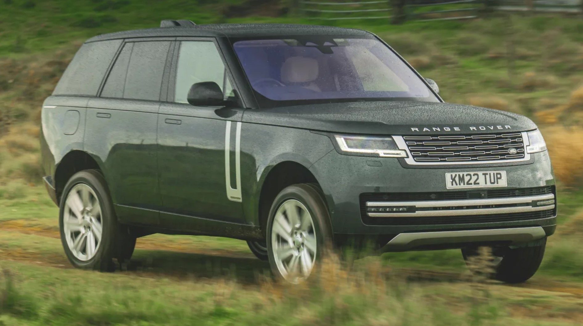 2022款路虎揽胜 vs 宾利添越，谁才是豪车SUV？