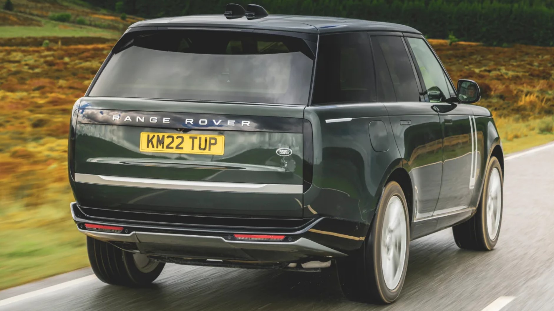 2022款路虎揽胜 vs 宾利添越，谁才是豪车SUV？