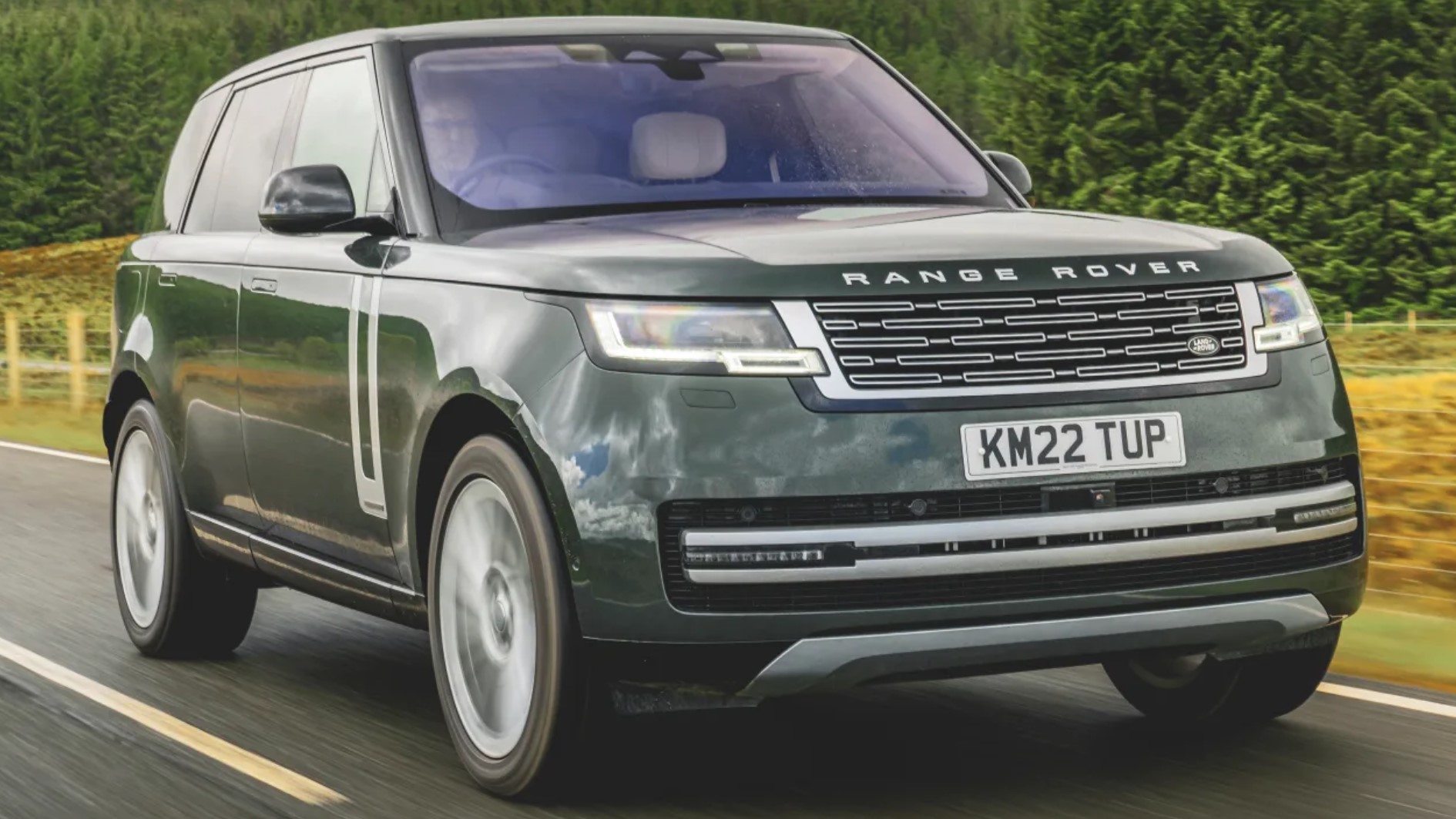 2022款路虎揽胜 vs 宾利添越，谁才是豪车SUV？