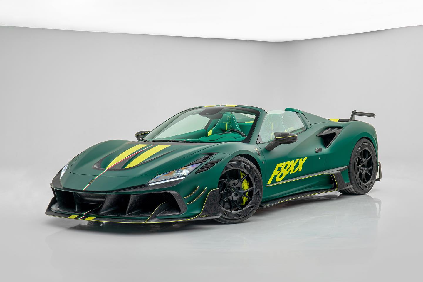法拉利 F8 Spider 获得 Mansory 的 Wild F8XX 升级包
