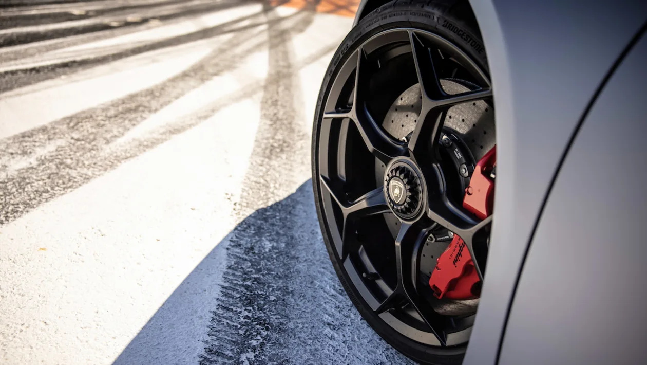 兰博基尼 Huracan Technica 2022 回顾——法拉利 296 GTB 的模拟竞争对手