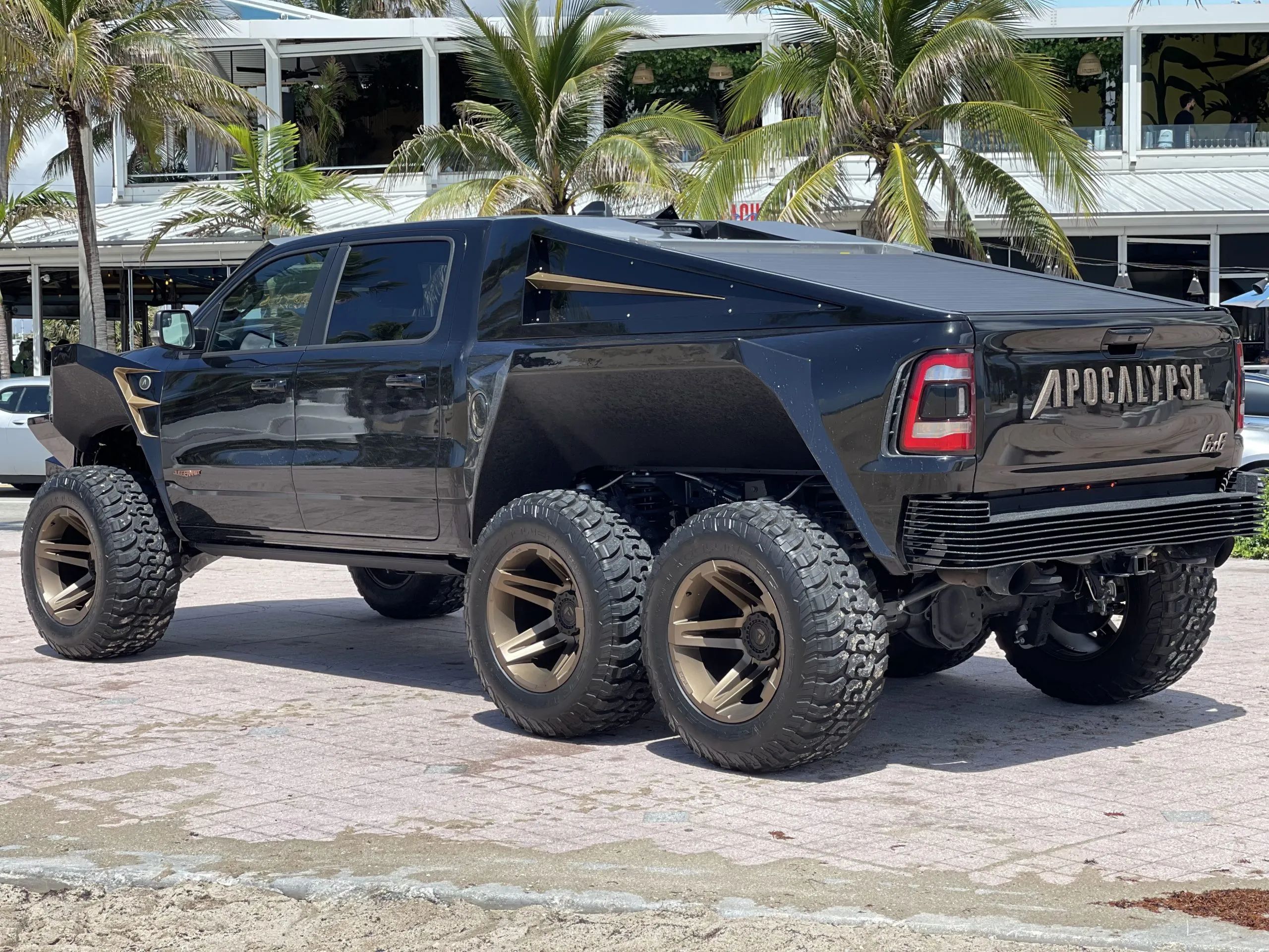 基于Ram 1500 TRX打造的Apocalype 6×6亮相